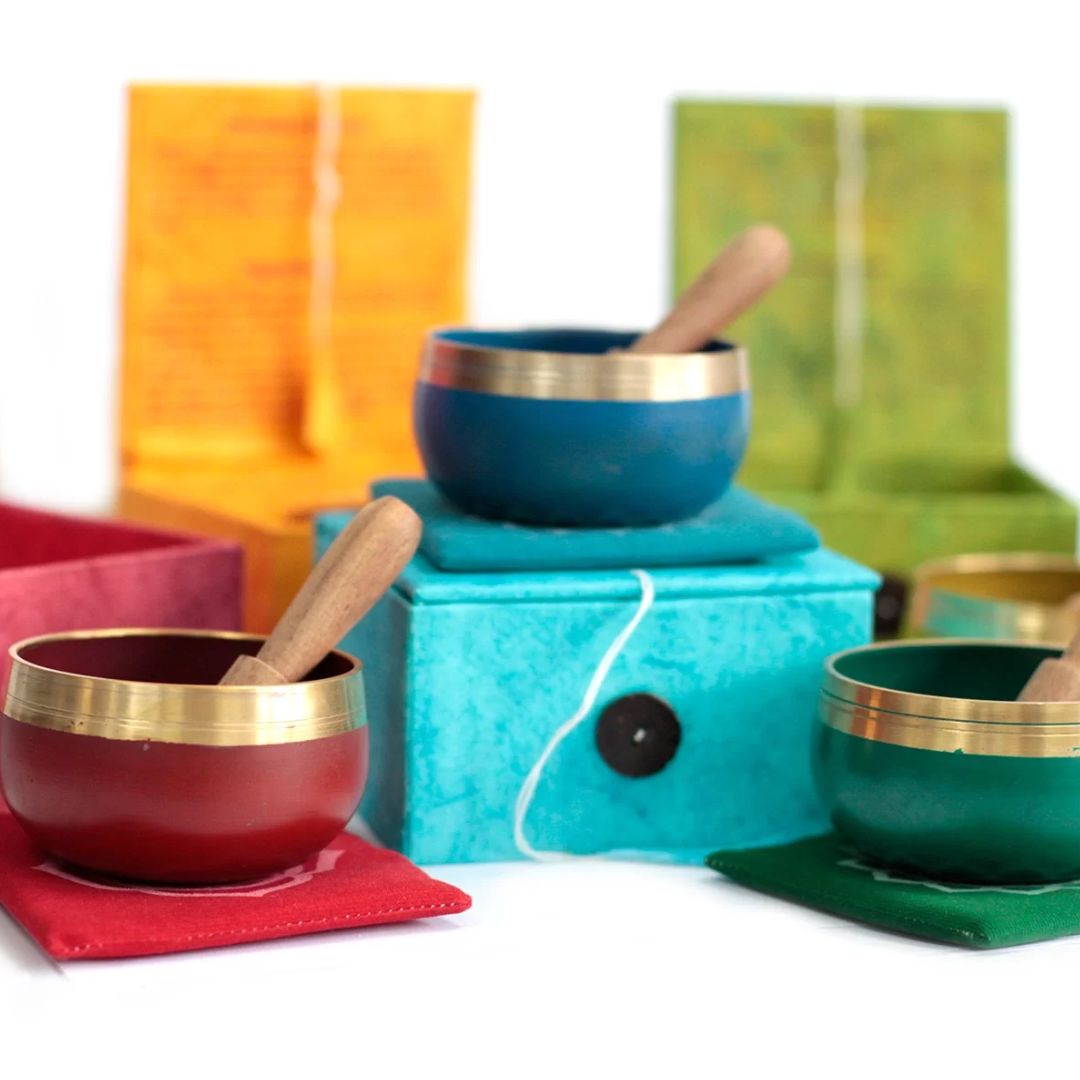 Brass 9cm singing bowl for chakra healing, 7-piece chakra singing bowl set, meditation bowls with cushion and stick, spiritual sound therapy tools